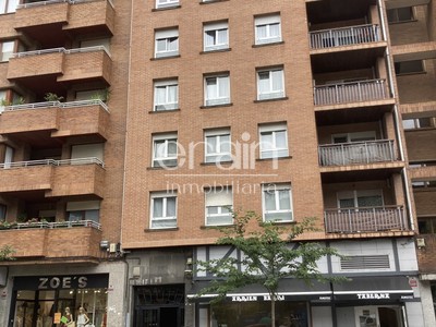 Piso en venta en Galdakao, Plazakoetxe, con 2 dormitorios, baño y balcón