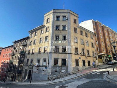 Piso en venta en Bilbao, con 2 dormitorios y baño