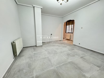 Piso en venta en Bilbao, con 2 dormitorios y baño