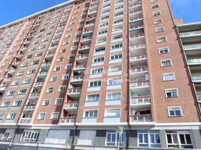 Piso en alquiler en Bilbao, Castaños, con 3 dormitorios y baño
