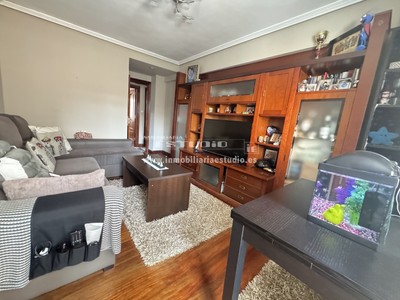 Piso en venta en Bilbao, con 2 dormitorios, baño y terraza