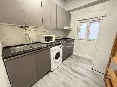 Piso en venta en Bilbao, con 2 dormitorios, baño y trastero