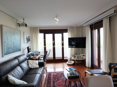 Piso en venta en Loiu, con 4 dormitorios, 2 baños, plaza de garaje, trastero y 2 terrazas