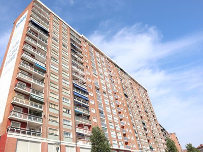 Piso en venta en Bilbao, Castaños, con 4 dormitorios, 2 baños, plaza de garaje y 2 balcones