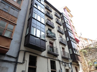 Piso en venta en Bilbao, Matiko, con 2 dormitorios, baño y balcón