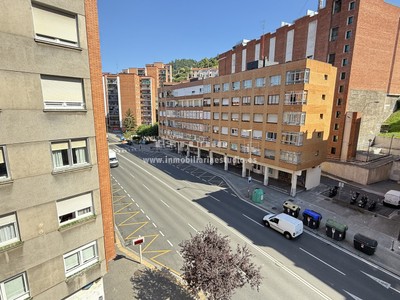 Piso en venta en Bilbao, con 3 dormitorios y baño