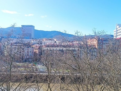 Piso en venta en Bilbao, Paseo Campo Volantin, con 2 dormitorios, 2 baños y balcón