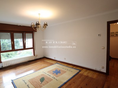 Piso en venta en Zamudio, con 3 dormitorios, baño y balcón