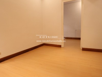 Piso en venta en Bilbao, Zurbaran, con 2 dormitorios, baño y balcón