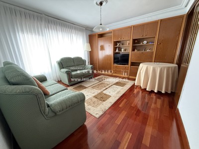 Piso en venta en Bilbao, con 3 dormitorios, baño y terraza