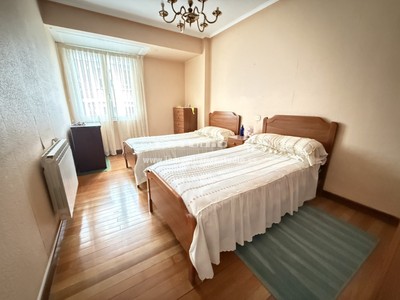 Piso en venta en Bilbao, con 2 dormitorios, baño y trastero