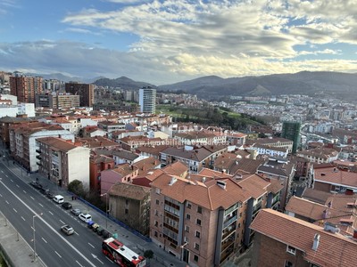 Piso en venta en Bilbao, con 2 dormitorios y baño