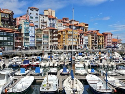 Duplex en venta en Bermeo, con 3 dormitorios, 2 baños, plaza de garaje, trastero y terraza