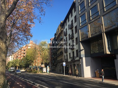 Piso en venta en Bilbao, Paseo Campo Volantin, con 5 dormitorios, 2 baños, 2 balcones y terraza