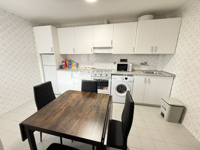 Piso en alquiler en Bilbao, con 2 dormitorios, 2 baños y balcón