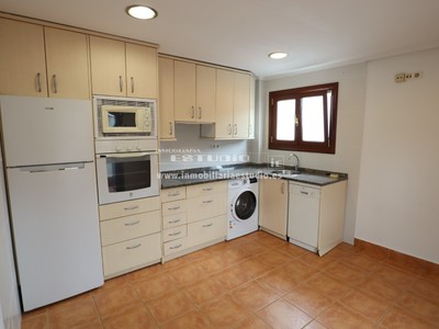 Apartamento en alquiler en Bilbao, Castaños, con 1 dormitorio, baño y balcón