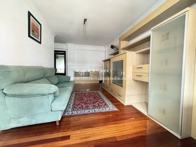 Piso en venta en Bilbao, con 2 dormitorios, baño, balcón y terraza