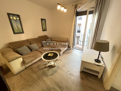 Piso en alquiler en Bilbao, con 2 dormitorios, baño y terraza