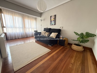 Piso en venta en Bilbao, con 3 dormitorios y baño