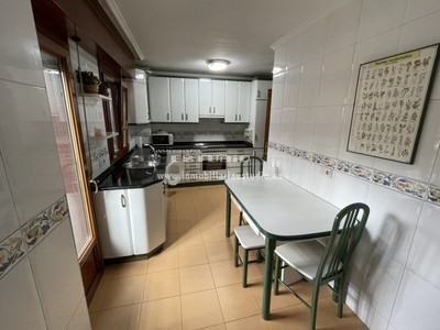 Piso en alquiler en Bilbao, Begoña, con 3 dormitorios, 2 baños y balcón