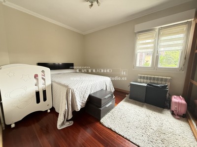Piso en venta en Bilbao, con 2 dormitorios, baño y terraza