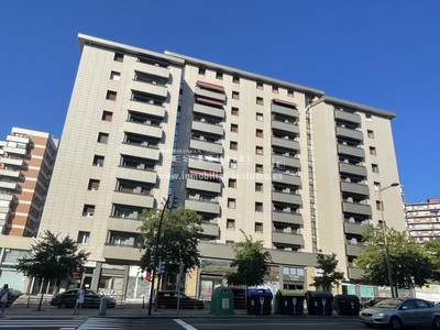 Piso en venta en Bilbao, Begoña, con 3 dormitorios, baño y 2 terrazas