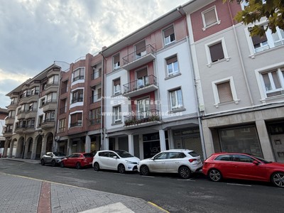 Piso en alquiler en Mungia, con 3 dormitorios, 2 baños y 2 balcones