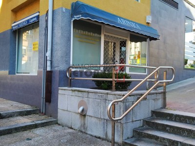 Locales en venta en Derio, con baño