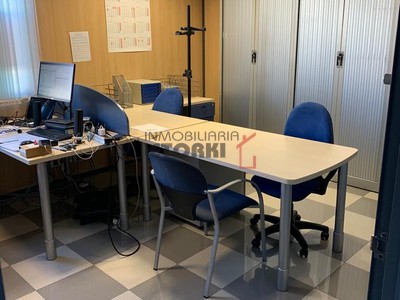 Pabellón en venta en Loiu, con 2 baños y 2 plazas de garaje