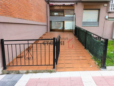 Locales en alquiler en Derio, con aseo