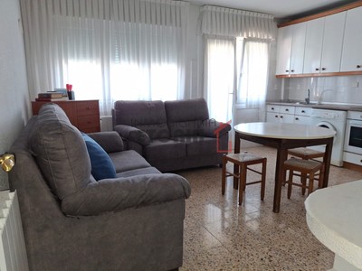Piso en venta en Derio, con 3 dormitorios, baño, plaza de garaje, trastero y balcón