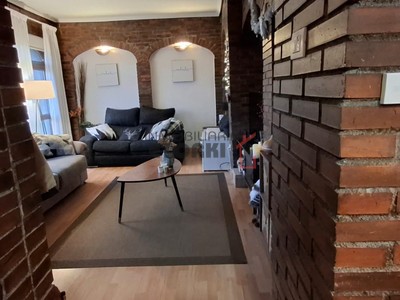Piso en venta en Asua, con 2 dormitorios, baño y balcón