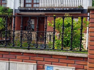 Adosado en venta en Zamudio, con 3 dormitorios, 3 baños, aseo, 3 plazas de garaje, trastero, balcón y terraza