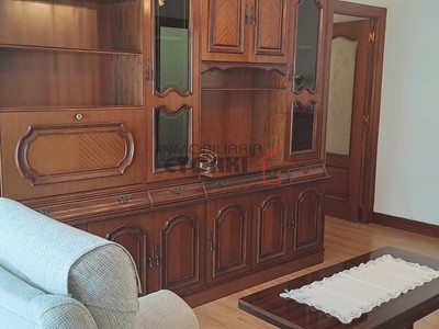 Piso en venta en Zamudio, con 3 dormitorios, baño y balcón