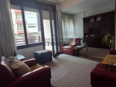 Piso en venta en Zamudio, con 3 dormitorios, baño y balcón