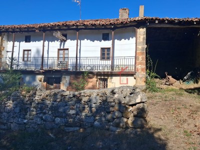 Casa en venta en Castrillo-valdebezana, con terreno