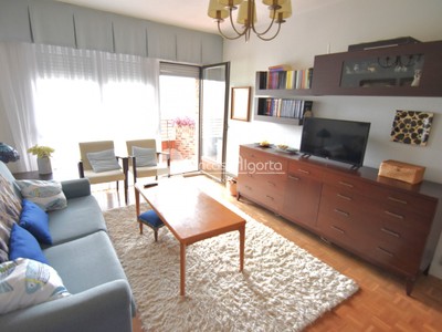 Piso en venta en Algorta, Poligono Rojo, con 3 dormitorios, baño, plaza de garaje, trastero y terraza