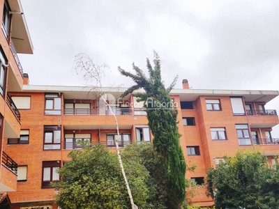 Piso en venta en Berango, con 3 dormitorios, 2 baños, plaza de garaje, trastero y 2 terrazas