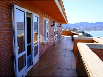 Ático en venta en Algorta, Arrigunaga, con 3 dormitorios, 2 baños, 2 plazas de garaje, trastero y terraza