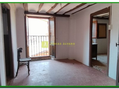 Sala con balcón en 2ª Planta