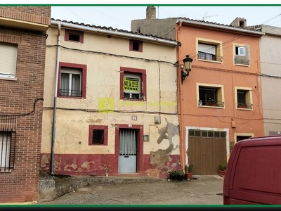 Vivienda o chalet en venta en Hormilla, con 4 dormitorios, baño y terreno