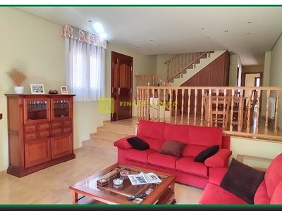 Vivienda o chalet en venta en Matute, con 3 dormitorios y 2 baños