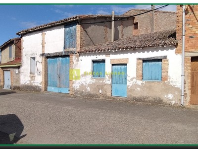 Local en planta baja en venta en Tricio