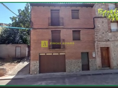 Vivienda o chalet en venta en Cardenas, con 5 dormitorios, 2 baños, 2 plazas de garaje, trastero, balcón y terraza