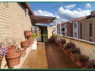 Piso en venta en Najera, con 4 dormitorios, 2 baños, balcón y terraza