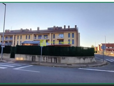 Piso de obra nueva en venta en Cirueña, con 2 dormitorios, 2 baños, plaza de garaje, trastero, balcón y terraza