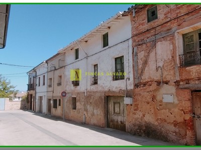 Vivienda o chalet en venta en Santa Coloma, con 5 dormitorios y 2 baños