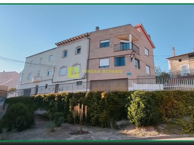 Vivienda o chalet en venta en Arenzana De Abajo, con 4 dormitorios, 3 baños, 2 plazas de garaje, balcón y terraza