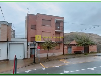 Piso en venta en Hormilleja, con 3 dormitorios, baño y balcón
