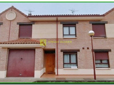 Vivienda o chalet en venta en Huércanos, con 3 dormitorios, 3 baños, plaza de garaje, balcón, terraza y terreno